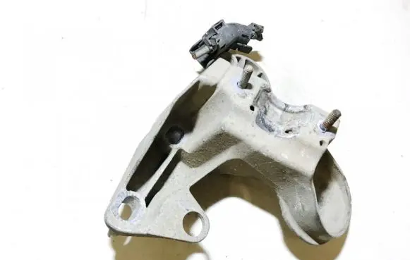Volkswagen PASSAT B5 Engine mounting bracket 4b0199352