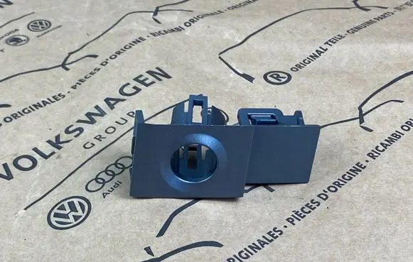 Audi A4 S4 B8 8K Front parking sensor holder (PDC) 8K0919267E