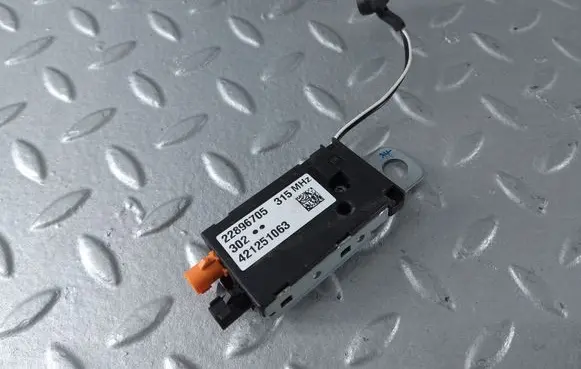 Cadillac XTS Aerial antenna amplifier 22896705 421251063