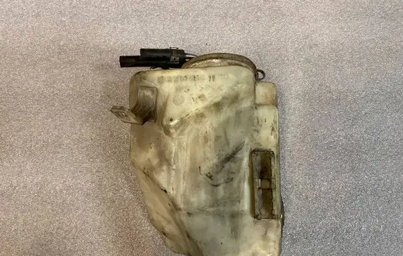 Mercedes-Benz E W210 Windshield washer fluid reservoir/tank a2108691120 2108691120