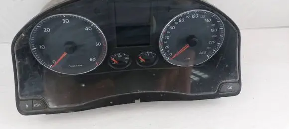 Volkswagen Golf V Speedometer (instrument cluster) 1K0920863B