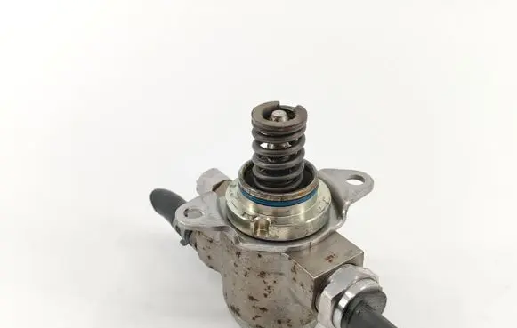 Volkswagen Scirocco Fuel injection high pressure pump 03C127026M