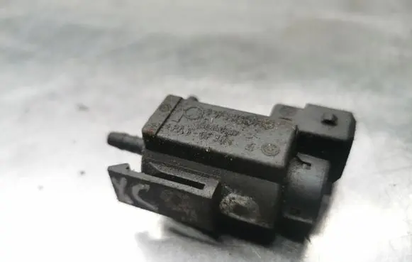 Volvo XC90 Turbo solenoid valve 72224010 30611668