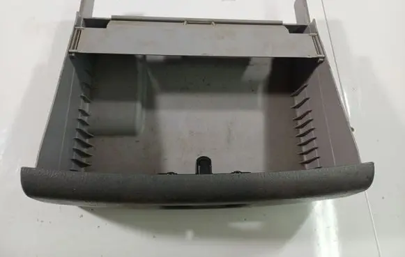 Glove box