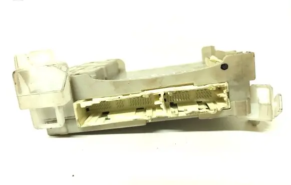 Toyota Prius+ (ZVW40) Fuse module 8273047420A