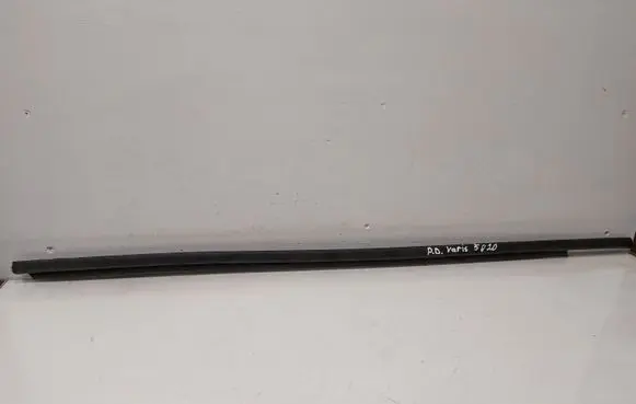 Front door glass trim molding
