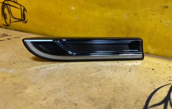 Porsche Panamera (970) Front fender indicator light 97063104401