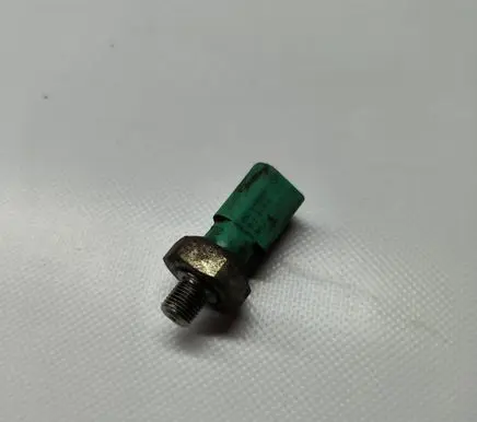 Skoda Yeti (5L) Oil pressure sensor 04L919081