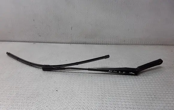 Volkswagen Jetta VI Front wiper blade arm 5C7955409