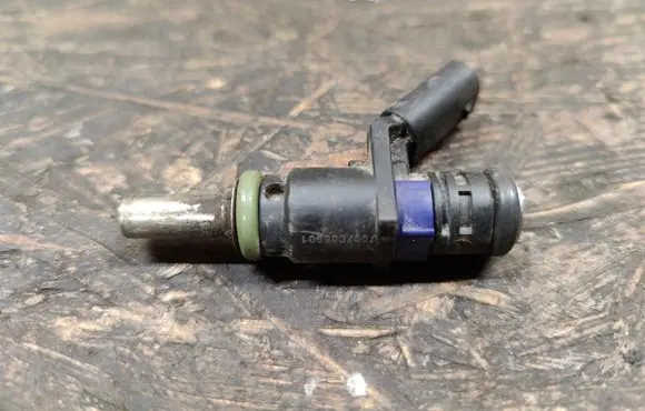 Mercedes-Benz A W169 Fuel injector A0000788749