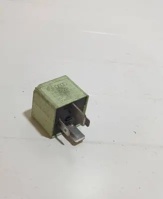 Skoda Octavia Mk2 (1Z) Other relay 4H0951253 V23136J0006X07