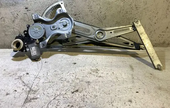 Toyota Avensis T270 Front door window regulator with motor 8572005050 91209103