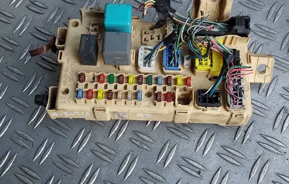Toyota Avensis T250 Fuse box set 8264105070 07011808120603