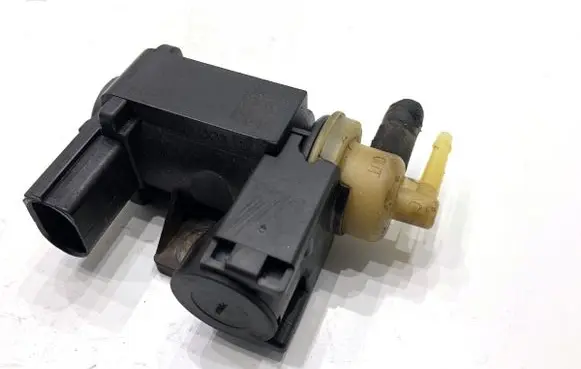 Audi Q5 SQ5 Fuel pressure regulator 8K0906627