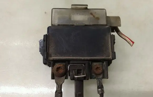 Volvo 850 Glow plug pre-heat relay 9162929