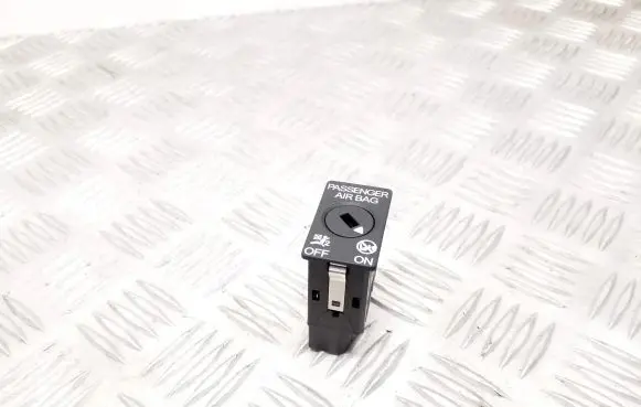 Passenger airbag on/off switch