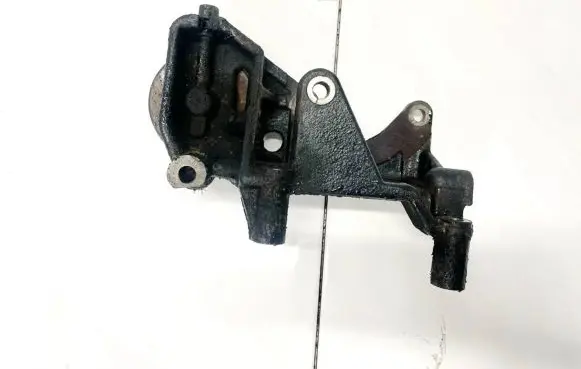 Mitsubishi Carisma Engine mounting bracket 7911