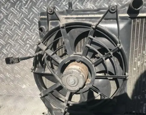 Hyundai Accent Radiator cooling fan shroud