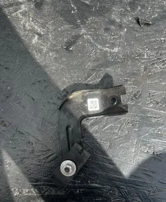 BMW X4M F98 Radiator mount bracket 17228053483 8053483