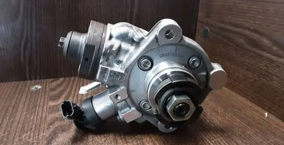 Iveco Daily 6th gen Fuel injection high pressure pump 0445010586 5801572470