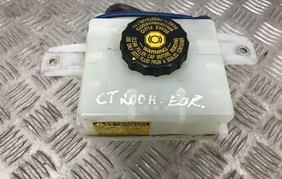 Lexus CT 200H Brake fluid reservoir 