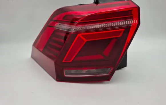Volkswagen Tiguan Rear/tail lights 5NA.945.207