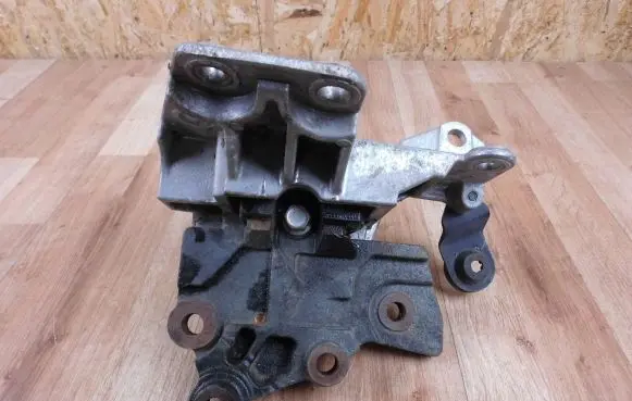 Nissan X-Trail T32 Engine mount bracket 112534BD0A