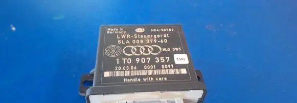 Volkswagen Golf V Light module LCM 1t0907357