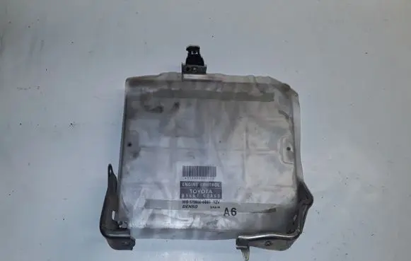 Toyota Corolla E120 E130 Engine control unit/module 8966102A60 MB1758006881