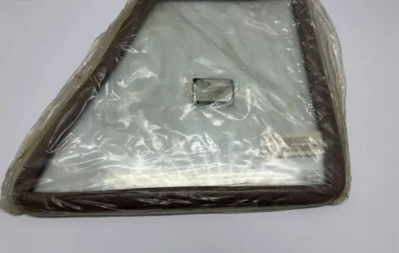 Land Rover Defender Front door window/glass (coupe) CUB101920