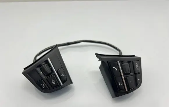 Steering wheel buttons/switches