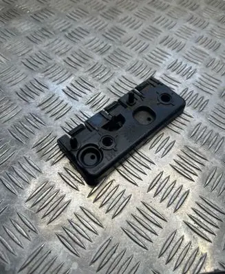 Volvo XC90 Fender mounting bracket 31378134