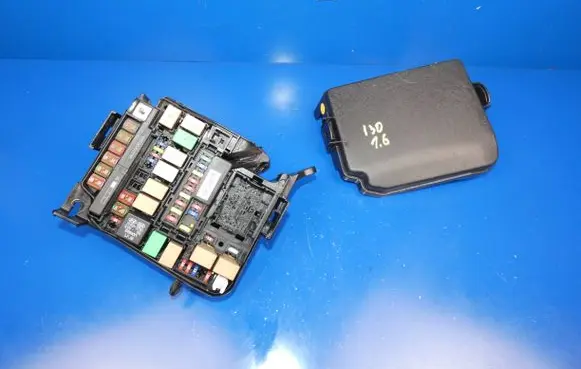 Hyundai i30 Fuse module 919513X160