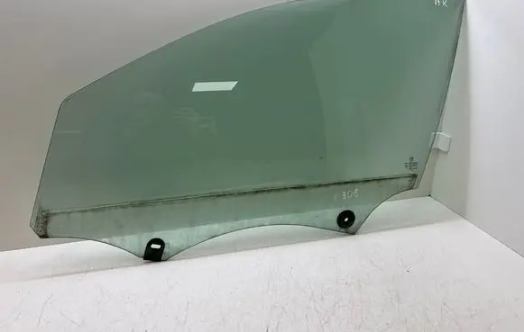 Peugeot 308 Front door window glass four-door
