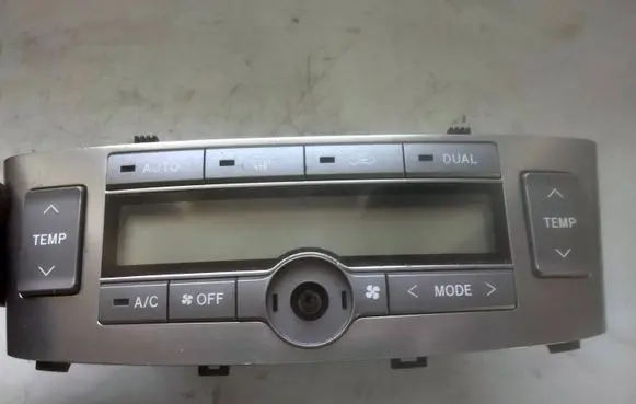 Toyota Avensis T250 Climate control unit 5590005270 MB1465704433