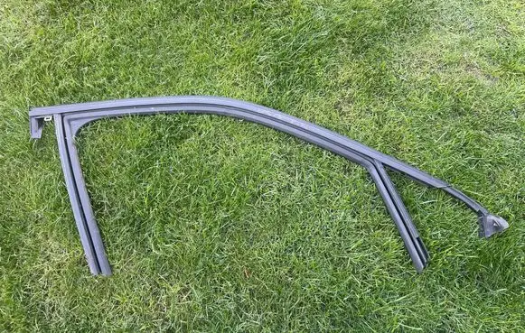 Citroen DS3 Front door glass trim molding 9820824580