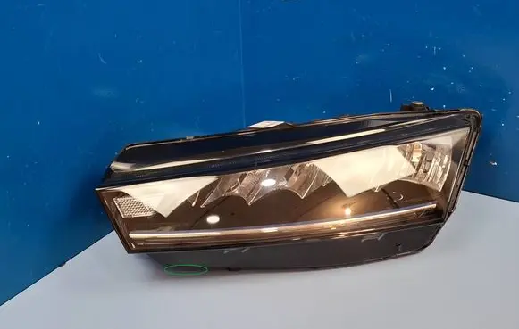 Skoda Octavia Mk4 Headlight/headlamp 5E4941015 030111823100