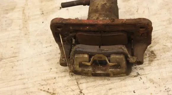 Mitsubishi Pajero Front brake caliper
