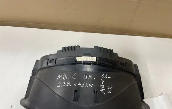 Mercedes-Benz C W202 Speedometer (instrument cluster) 87001411B MBA2035403611