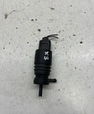 BMW X3 E83 Windscreen/windshield washer pump 8362154