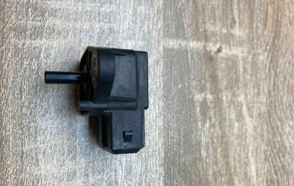 BMW 5 E39 Air pressure sensor 2244674