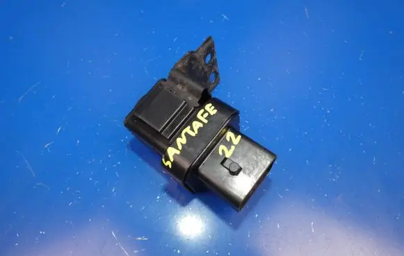 Hyundai Santa Fe Glow plug pre-heat relay 368302F310 R41G0B53