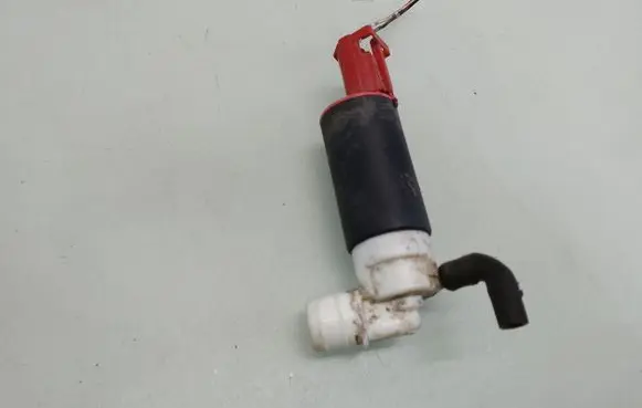 Honda CR-V Windscreen/windshield washer pump