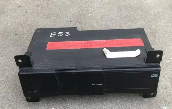 BMW 7 E38 CD/DVD changer 6913389
