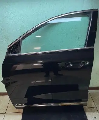 KIA Sorento Front door
