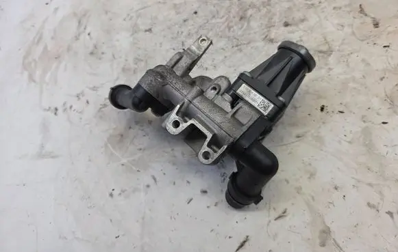 Jaguar XE EGR valve G4D39D475AD