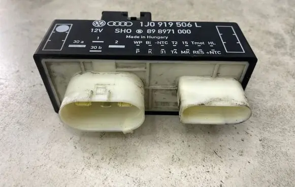 Coolant fan relay
