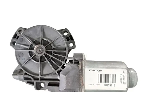 Hyundai ix35 Front door window regulator motor 824502S010 402391