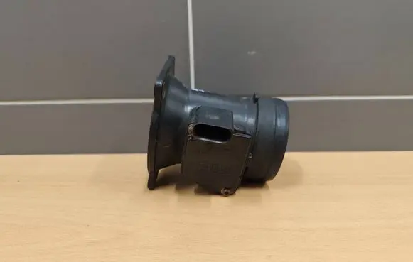 Volkswagen PASSAT B5 Mass air flow meter 06A906461B AFH6010C
