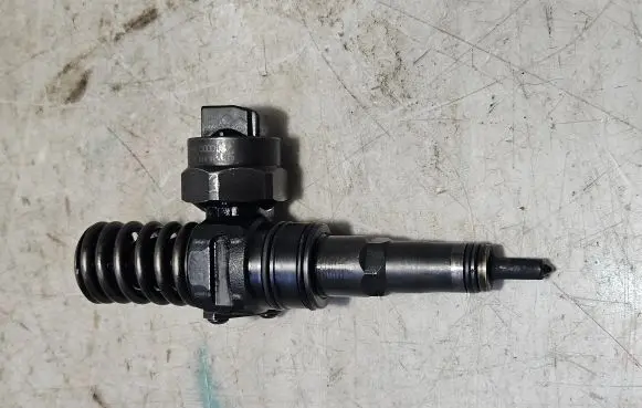 Volkswagen Sharan Fuel injector 038130073AC